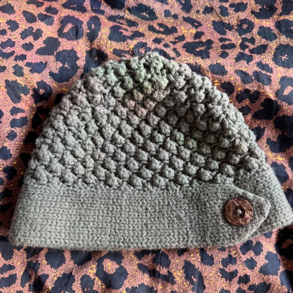 Abercrombie Olive Green Crochet Knit Beanie Wool Blend Popcorn Y2K Button Hat